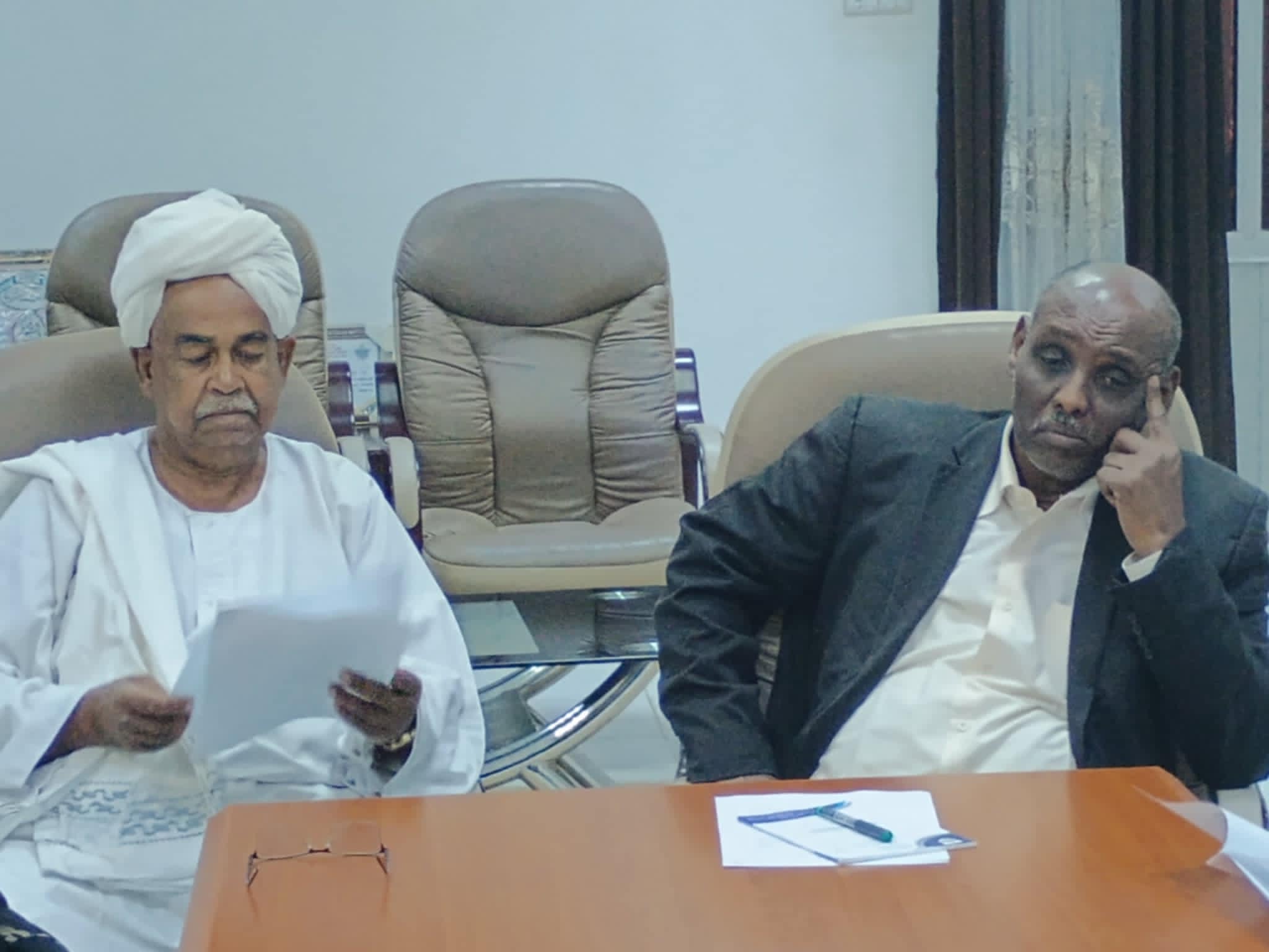 إدارة جامعة شندي تلتقي قيادات العمل الشعبي بمنطقة ود حامد . واللقاء يبحث قيام مركز كلية المجتمع بالمنطقة