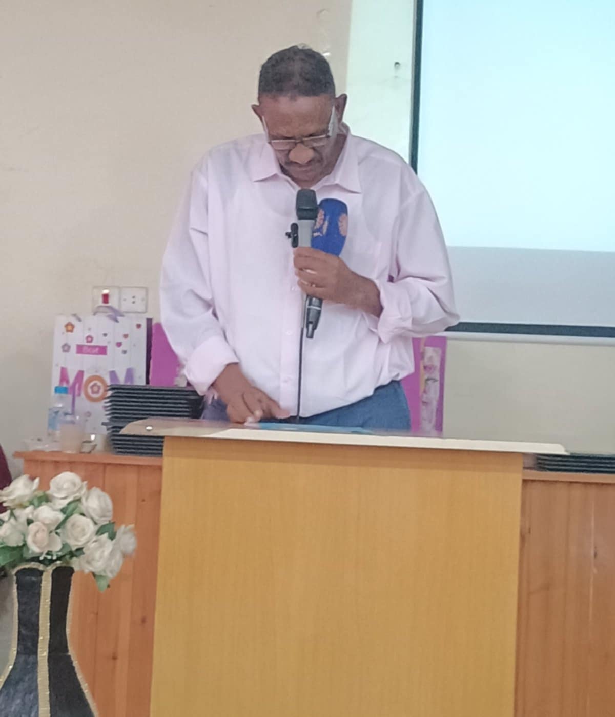 وكيل الجامعة مخاطباً المعاشيين : كنتم دعاة للعلم والمعرفة وسيظل عطائكم نبراساً يهتدى به