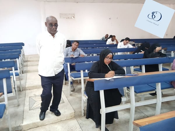 مدير جامعة شندي  يشهد بداية  الامتحانات النهائية  لطلاب الفصل الثاني عشر بكلية الطب