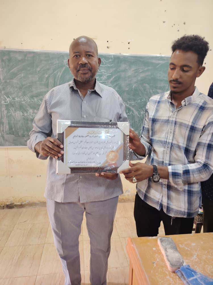 طلاب كلية الهندسة والعمارة جامعة شندي قسم الهندسة المدنية يختتمون فترة التدريب العملي بمدينة عطبرة