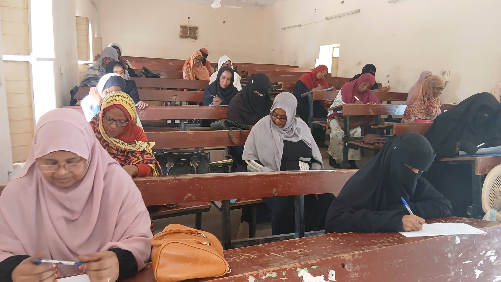 مدير جامعة شندي يتفقد امتحانات دورة رائدات الوعي المجتمعي